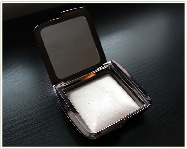 Hourglass Ambient Lighting Powder in Ethereal Light