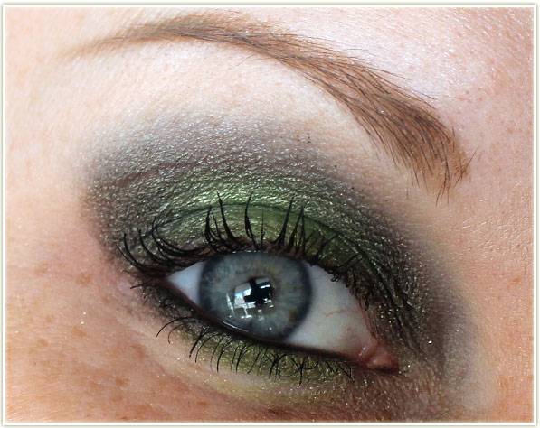 Green halo eyeshadow